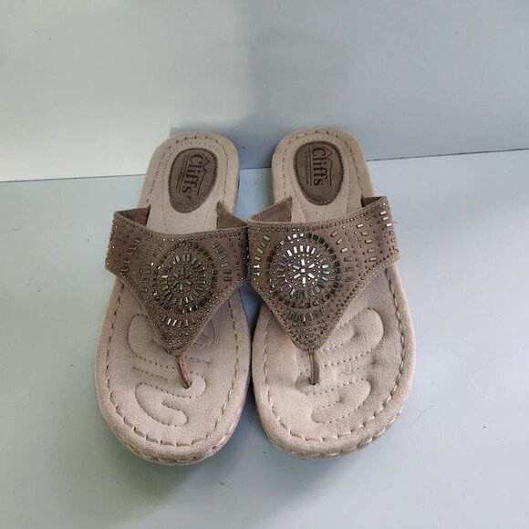 Cliffs By White Mountain Cienna Thong Beige Studded Sandals Size 7M - Picture 3 of 8